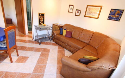 Ratimir: Bilderrahmen, Möbel, Couch, Komfort, Orange, Wohnzimmer, Holz, Studio Couch, Tabelle, Flooring