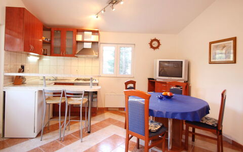 Ratimir: Möbel, Tabelle, Cabinetry, Bilderrahmen, Stuhl, Holz, Countertop, Orange, Die Architektur, Küchengerät