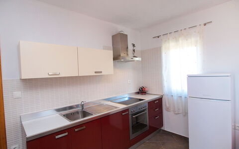 Pakoštane Drage 101: Cabinetry, Spüle, Sinken, Eigentum, Countertop, Zapfhahn, Gebäude, Holz, Armatur, Küche