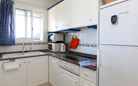 La Marina: Cabinetry, Eigentum, Spüle, Möbel, Blau, Küchengerät, Herd, Küche, Fenster, Countertop