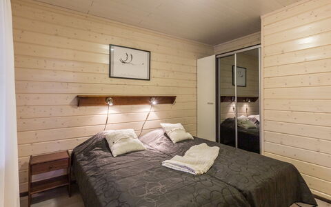 Sointuilevi 2 D 13: Holz, Flooring, Fussboden, Interior Design, Decke, Beleuchtung, Zimmer, Möbel, Holzboden, Schlafzimmer