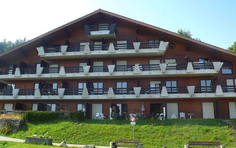 Eridan: Himmel, Gebäude, Pflanze, Eigentum, Fenster, Die Architektur, Grundstueck, Gras, Fassade, Holz