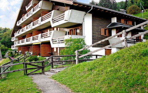 Cassiopée 26: Himmel, Gebäude, Pflanze, Wolke, Eigentum, Fenster, Natur, Baum, Haus, Grundstueck