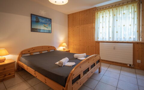 Ovronnaz 800: Möbel, Eigentum, Gebäude, Komfort, Bett, Beleuchtung, Holz, Interior Design, Bettrahmen