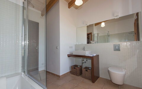 Cas Ciutada: Badezimmer, Eigentum, Zimmer, Gebäude, Interior Design, Grundeigentum, Haus, Fliese, Die Architektur, Fussboden