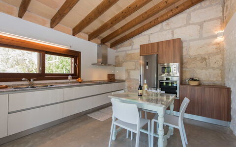 Cas Ciutada: Zimmer, Eigentum, Gebäude, Möbel, Interior Design, Decke, Strahl, Fussboden, Countertop, Haus