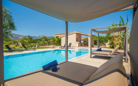 Cas Ciutada: Schwimmbad, Gartenmöbel, Freizeit, Resort, Schatten, Stuhl, Outdoor Struktur, Eco Hotel, Regenschirm, Urlaub