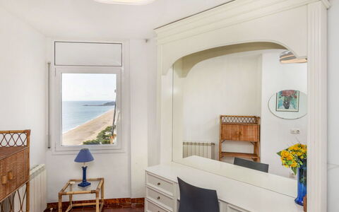 Playa de Aro 230: Holz, Interior Design, Fussboden, Flooring, Möbel, Zimmer, Decke, Wohnung, Meer, Schlafzimmer