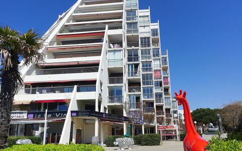 La Tour Fenestrelle: Gebäude, Pflanze, Himmel, Eigentum, Baum, Die Architektur, Urban Design, Freizeit, Eigentumswohnung, Tower Block