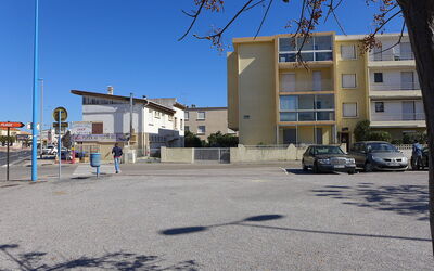 Narbonne-Plage 295: Wasser, Pflanze, Eigentum, Gebäude, Schwimmbad, Azurblau, Fenster, Die Architektur, Freizeit, Wohngebiet