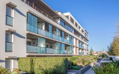 Fréjus 184: Himmel, Pflanze, Gebäude, Eigentum, Fenster, Die Architektur, Eigentumswohnung, Urban Design, Tower Block, Wohngebiet