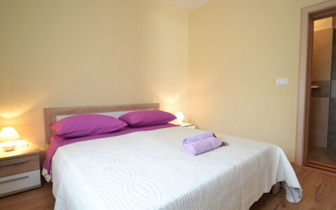 Novigrad (Zadar) 112: Möbel, Eigentum, Komfort, Beleuchtung, Textil, Holz, Lampe, Gebäude, Bett