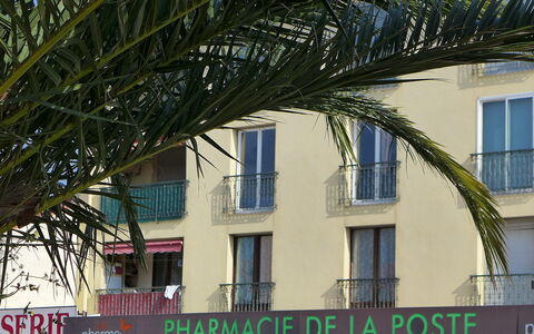 Le Rabelais: Fenster, Gebäude, Arecales, Nachbarschaft, Grundeigentum, Fassade, Terrestrische Plant, Urban Design, Mischnutzung, Schatten