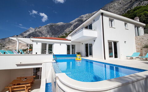 Prestige: Wasser, Himmel, Wolke, Gebäude, Eigentum, Berg, Möbel, Weiss, Blau, Azurblau