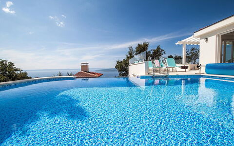 Prestige: Wasser, Himmel, Wolke, Pflanze, Daytime, Gebäude, Schwimmbad, Blau, Azurblau, Natur