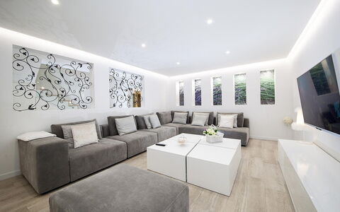 Prestige: Bilderrahmen, Couch, Möbel, Eigentum, Komfort, Interior Design, Wohnzimmer, Haus, Gebäude, Tabelle