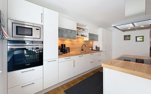 Linnehan: Küche, Küchengerät, Countertop, Cabinetry, Flooring, Interior Design, Major Appliance, Holz, Haushaltsgerät, Fussboden