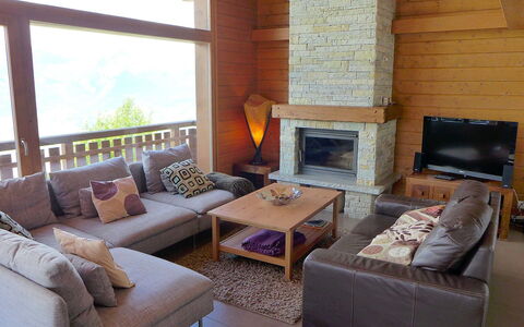 La Truffe: Möbel, Couch, Pflanze, Wohnzimmer, Interior Design, Holz, Tabelle, Fussboden, Gebäude, Zimmerpflanze