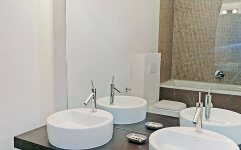 La Truffe: Zapfhahn, Armatur, Bad Sink, Sinken, Eigentum, Spiegel, Badezimmer, Haus, Die Architektur
