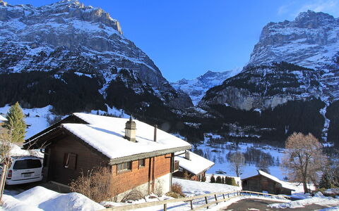 Chalet Almisräba: Himmel, Schnee, Berg, Gebäude, Fenster, Steigung, Haus, Natürliche Landschaft, Einfrieren, Bergforms