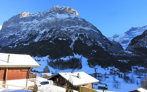Chalet Almisräba: Himmel, Berg, Schnee, Gebäude, Steigung, Natürliche Landschaft, Einfrieren, Haus, Glazialmorphologie, Landschaft
