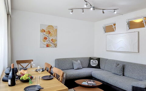 Viktoria a: Möbel, Interior Design, Couch, Wand, Flooring, Fussboden, Holz, Tabelle, Wohnzimmer, Zimmer