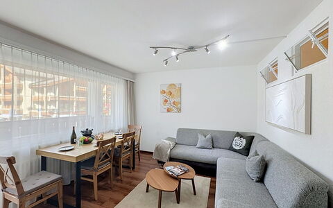 Viktoria a: Möbel, Interior Design, Couch, Flooring, Wand, Fussboden, Holz, Decke, Zimmer, Wohnzimmer