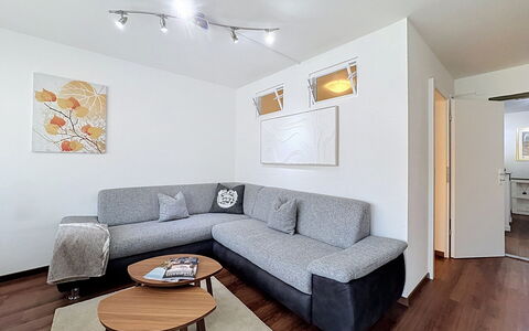 Viktoria a: Möbel, Interior Design, Couch, Flooring, Wand, Fussboden, Holz, Wohnzimmer, Zimmer, Decke