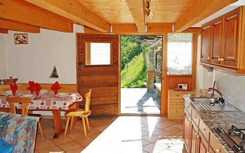 Rustico Pamela: Möbel, Eigentum, Fenster, Zapfhahn, Spüle, Countertop, Sinken, Cabinetry, Pflanze, Armatur