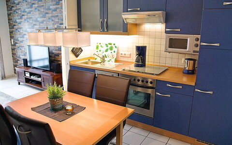 Norddeich 495: Cabinetry, Tabelle, Countertop, Möbel, Herd, Küche, Küchengerät, Gasherd, Interior Design, Flooring