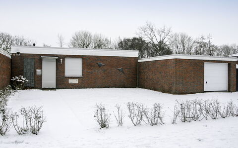 Butzel: Pflanze, Himmel, Schnee, Gebäude, Haus, Fenster, Baum, Holz, Grundstueck, Zweig