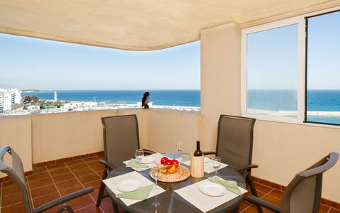 Puerto Paraíso: Himmel, Wasser, Tabelle, Eigentum, Möbel, Gebäude, Stuhl, Azurblau, Die Architektur, Interior Design