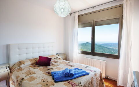Amalia: Eigentum, Fenster, Möbel, Gebäude, Azurblau, Holz, Textil, Interior Design, Schatten