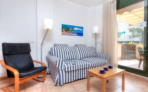 Gardenia: Möbel, Tabelle, Eigentum, Gebäude, Komfort, Couch, Holz, Interior Design, Wohnzimmer, Fussboden
