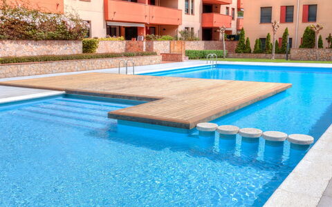 Gardenia: Wasser, Gebäude, Eigentum, Pflanze, Fenster, Schwimmbad, Blau, Rechteck, Azurblau, Haus