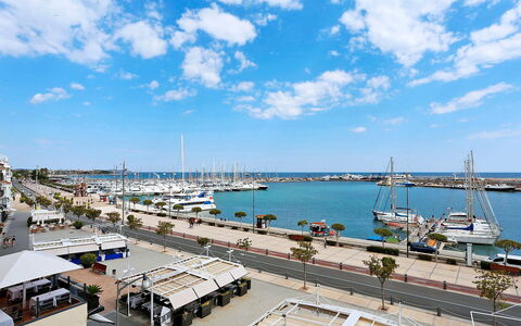 Cambrils Port: Wolke, Wasser, Himmel, Fahrzeug, Boot, Watercraft, Dock, Gebäude, See, Stadt