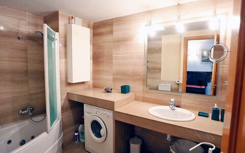 Cambrils Port: Spiegel, Zapfhahn, Armatur, Badewanne, Eigentum, Sinken, Bad Sink, Badezimmerschrank, Badezimmer, Dusche