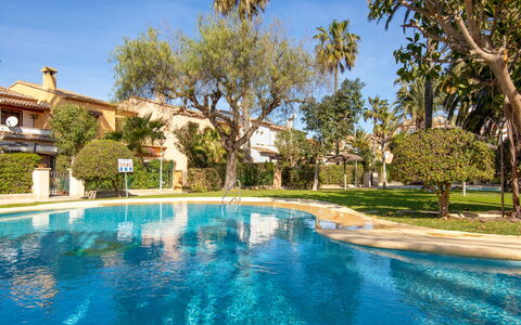 El Arenal: Wasser, Pflanze, Himmel, Gebäude, Schwimmbad, Baum, Blau, Natürliche Landschaft, Arecales, Landschaft