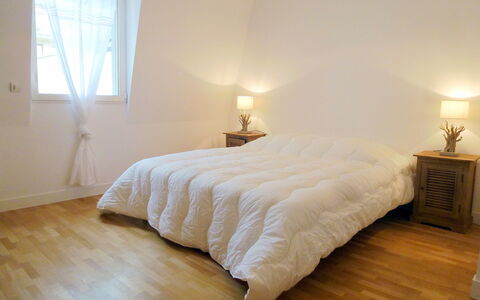 Villa Morny: Eigentum, Möbel, Komfort, Fenster, Holz, Beleuchtung, Interior Design, Schatten, Flooring, Fussboden