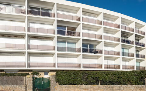 Quiberon 130: Gebäude, Eigentum, Himmel, Die Architektur, Urban Design, Wolke, Pflanze, Eigentumswohnung, Fenster, Fassade