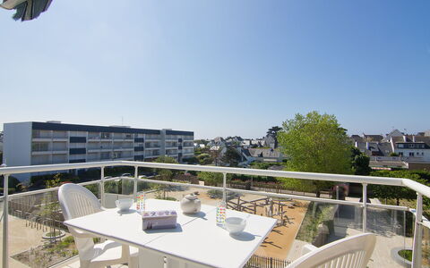 Les Jardins de Bretinio: Tabelle, Himmel, Gebäude, Möbel, Eigentum, Stuhl, Schatten, Die Architektur, Pflanze, Gartenmöbel