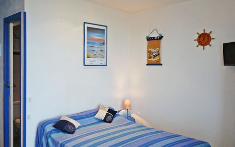 Quiberon 225: Eigentum, Möbel, Blau, Gebäude, Azurblau, Komfort, Interior Design, Textil, Holz, Farbe