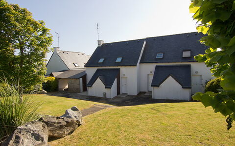 Carnac 175: Himmel, Gebäude, Pflanze, Fenster, Baum, Haus, Grundstueck, Hütte, Gras, Tür