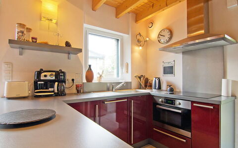 Courdiec: Countertop, Cabinetry, Möbel, Eigentum, Spüle, Herd, Sinken, Holz, Küche, Küchengerät