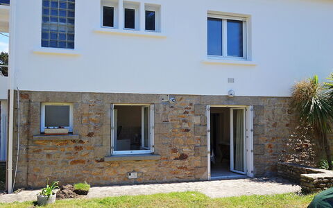 Mer et Soleil: Pflanze, Fenster, Gebäude, Eigentum, Tür, Grundstueck, Haus, Gras, Nachbarschaft