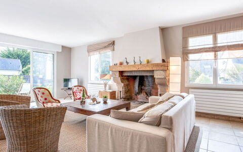 Maison Courlis: Eigentum, Wohnzimmer, Zimmer, Möbel, Interior Design, Gebäude, Zuhause, Haus, Fussboden, Kaffetisch