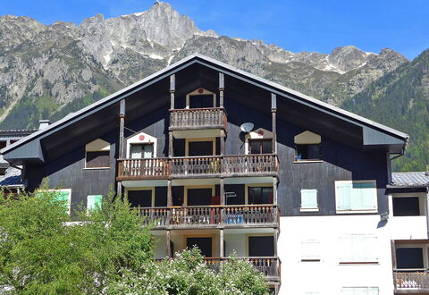 Batiment B: Himmel, Berg, Gebäude, Eigentum, Fenster, Pflanze, Haus, Baum, Bergforms, Grundeigentum
