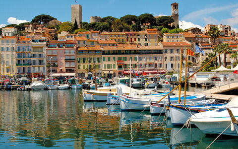 Cannes 548: Wasser, Boot, Himmel, Watercraft, Eigentum, Gebäude, Wolke, Azurblau, Fenster, Haus