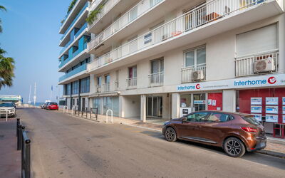 Cannes 548: Gebäude, Auto, Fahrzeug, Rad, Himmel, Eigentum, Fenster