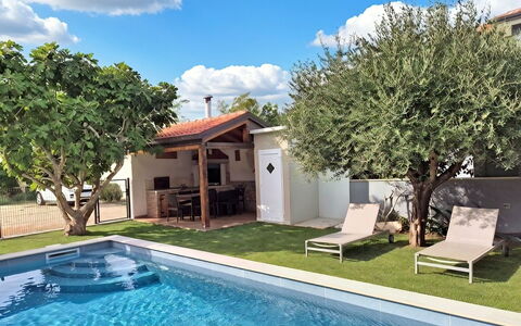 Finida: Schwimmbad, Wohngebiet, Zuhause, Resort, Freizeit, Hinterhof, Schatten, Garten, Estate, Hazienda